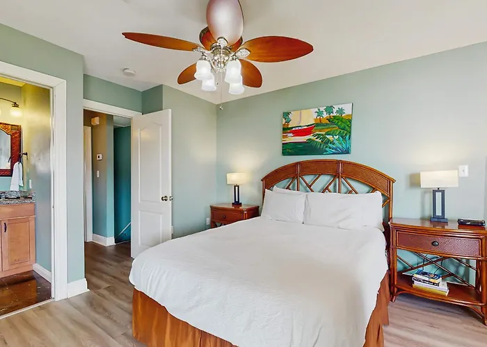 Holiday home 13th-floor Gulf-front Corner Wincredible Views Balcony Shared Pool Gym *