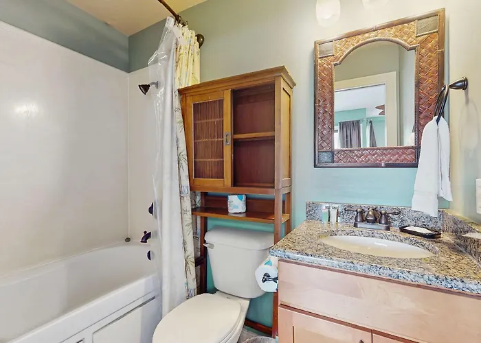 Holiday home 13th-floor Gulf-front Corner Wincredible Views Balcony Shared Pool Gym Gulf Shores