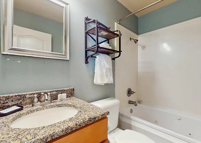 Holiday home 13th-floor Gulf-front Corner Wincredible Views Balcony Shared Pool Gym *